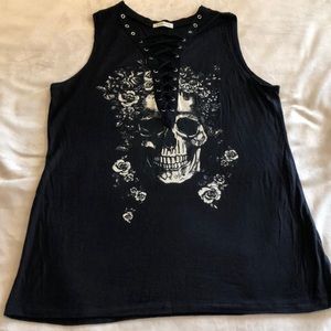 Soft, lightweight skull tank with laced up front